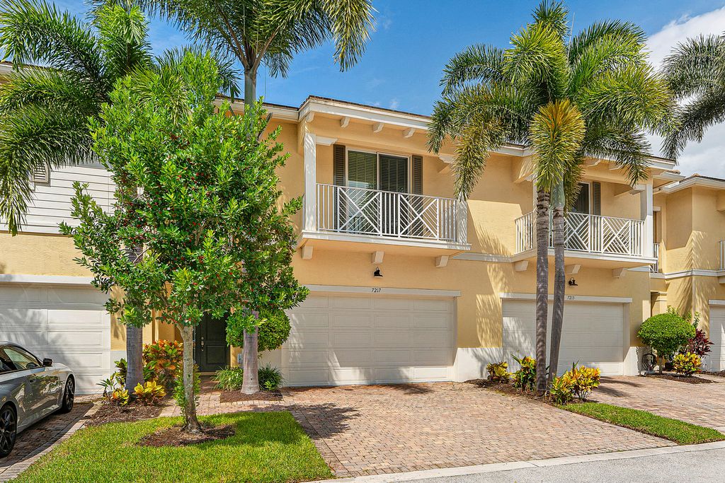 7217 Oxford Court, Palm Beach Gardens, FL 33418