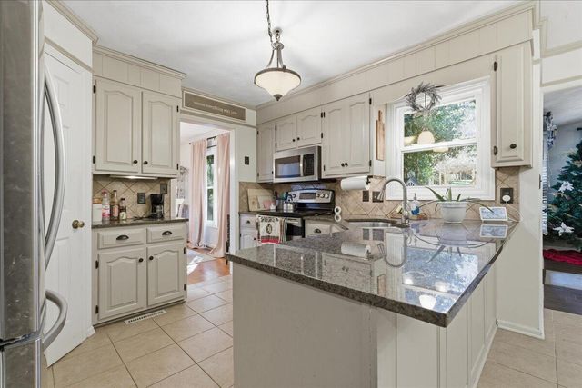 5116 Meadow Creek DR, Roanoke, VA 24018