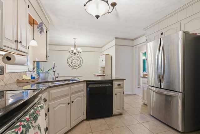 5116 Meadow Creek DR, Roanoke, VA 24018