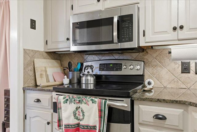 5116 Meadow Creek DR, Roanoke, VA 24018