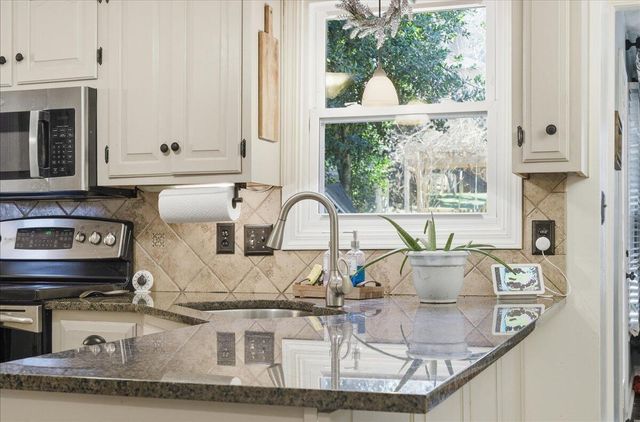 5116 Meadow Creek DR, Roanoke, VA 24018