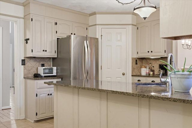 5116 Meadow Creek DR, Roanoke, VA 24018