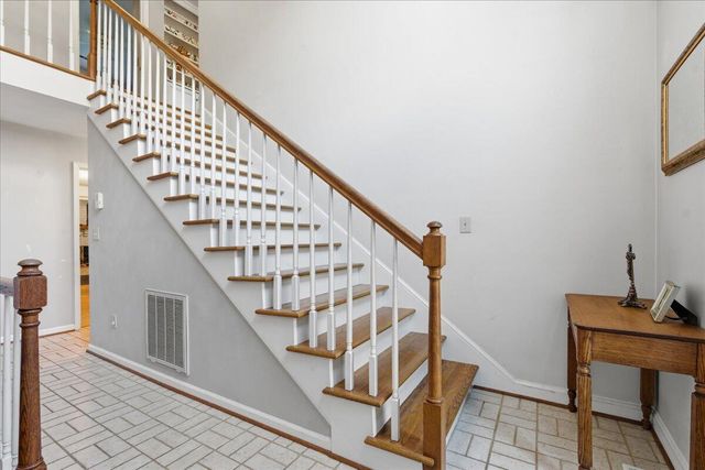 5116 Meadow Creek DR, Roanoke, VA 24018