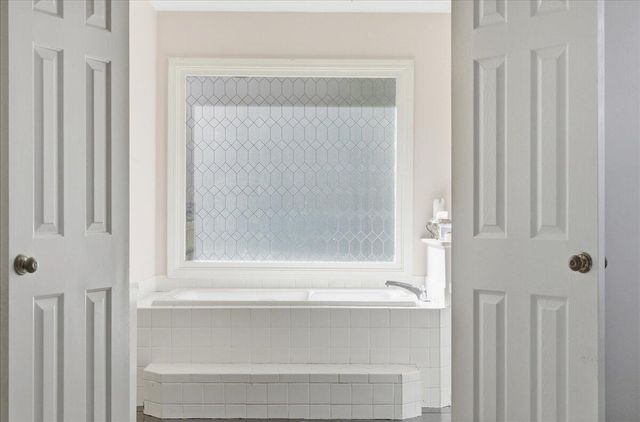 5116 Meadow Creek DR, Roanoke, VA 24018