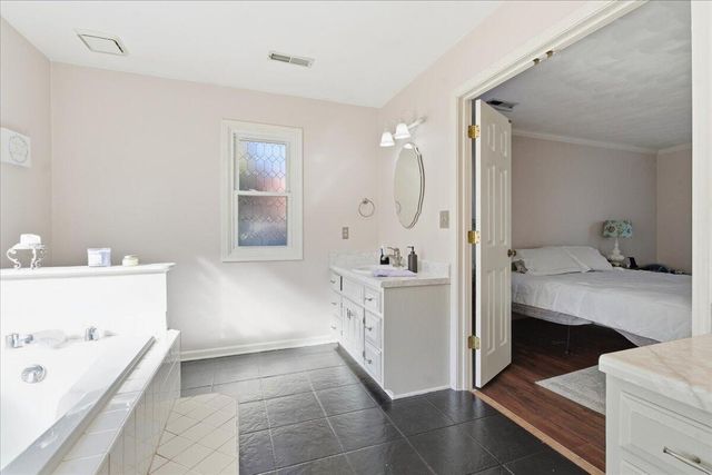 5116 Meadow Creek DR, Roanoke, VA 24018