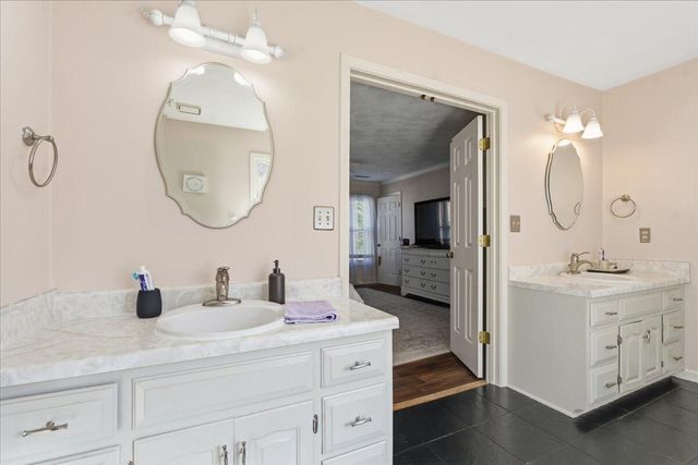 5116 Meadow Creek DR, Roanoke, VA 24018