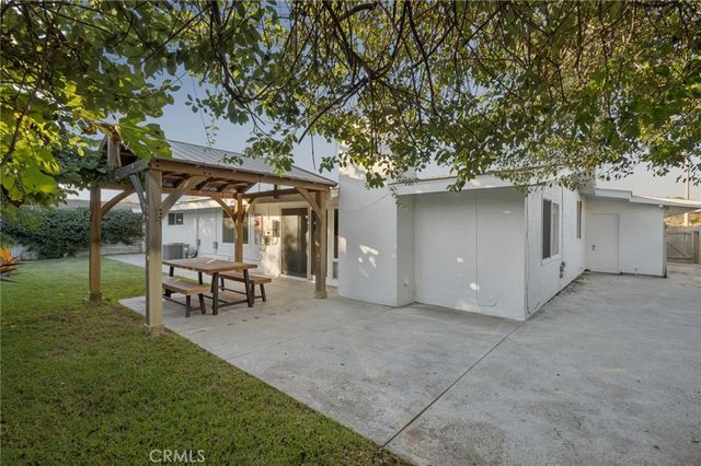 305 Nassau Road, Costa Mesa, CA 92626