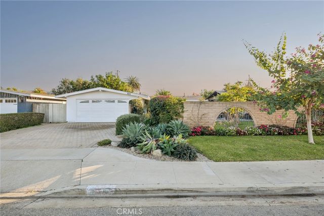 305 Nassau Road, Costa Mesa, CA 92626