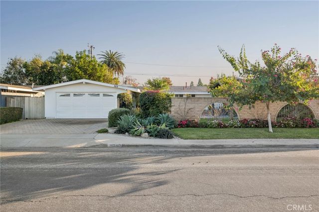 305 Nassau Road, Costa Mesa, CA 92626