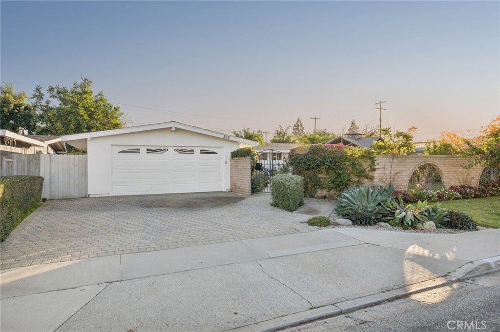305 Nassau Road, Costa Mesa, CA 92626