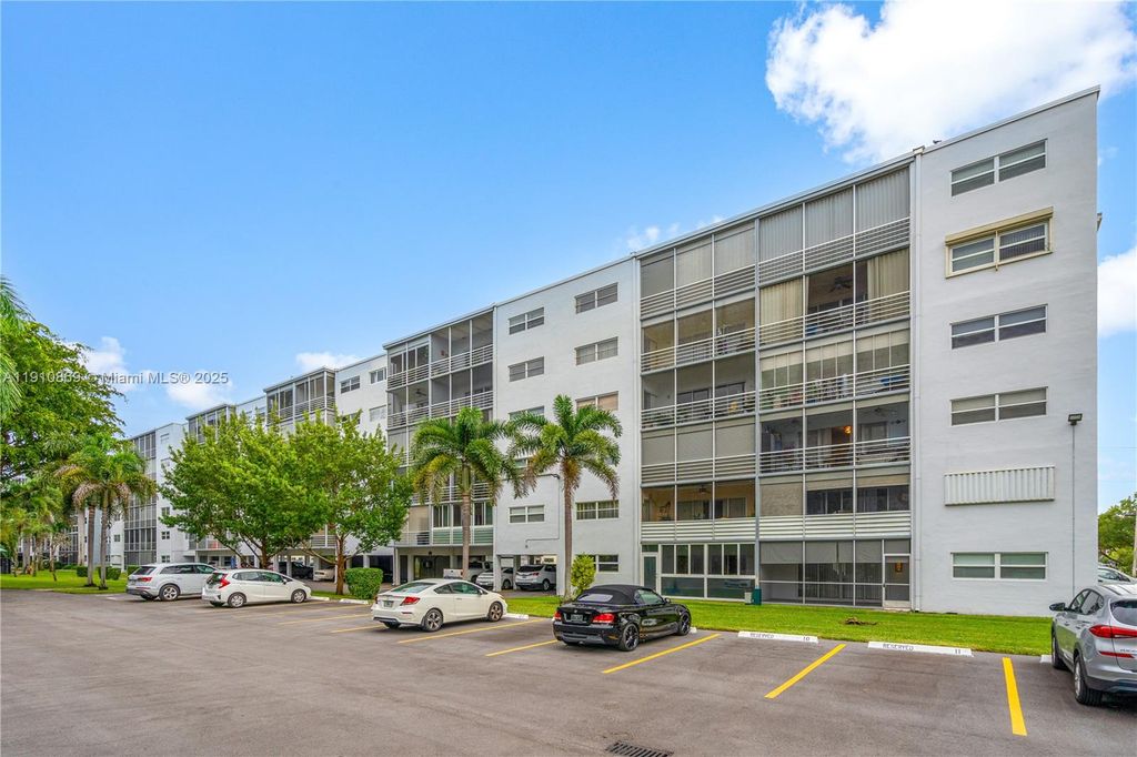 1425 Atlantic Shores Blvd 409, Hallandale Beach, FL 33009