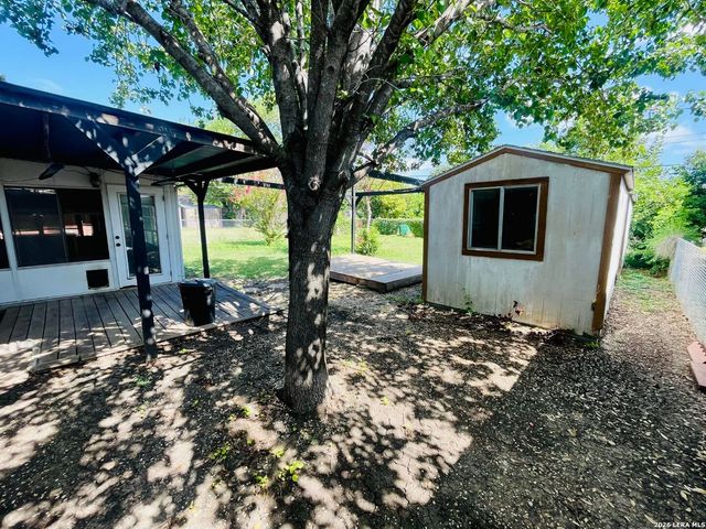 111 Edgebrook Ln, San Antonio, TX 78213