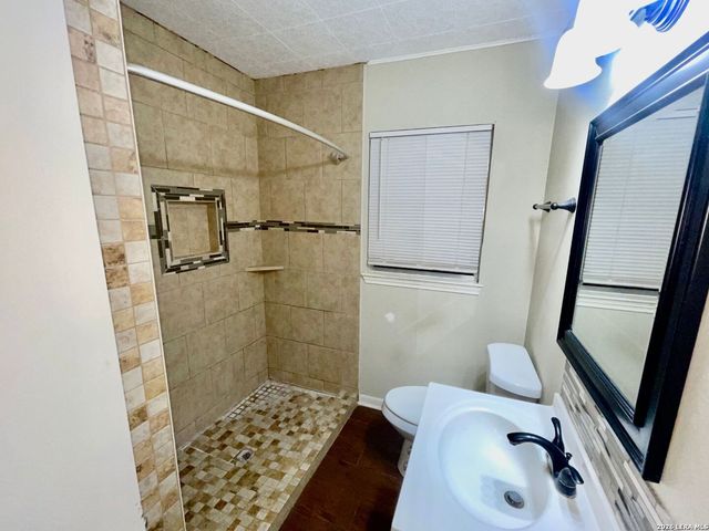 111 Edgebrook Ln, San Antonio, TX 78213