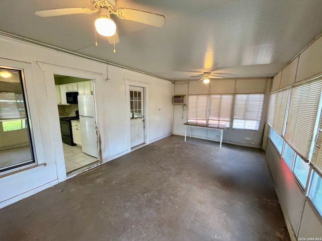 111 Edgebrook Ln, San Antonio, TX 78213