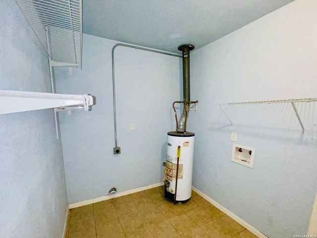 111 Edgebrook Ln, San Antonio, TX 78213