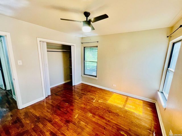 111 Edgebrook Ln, San Antonio, TX 78213