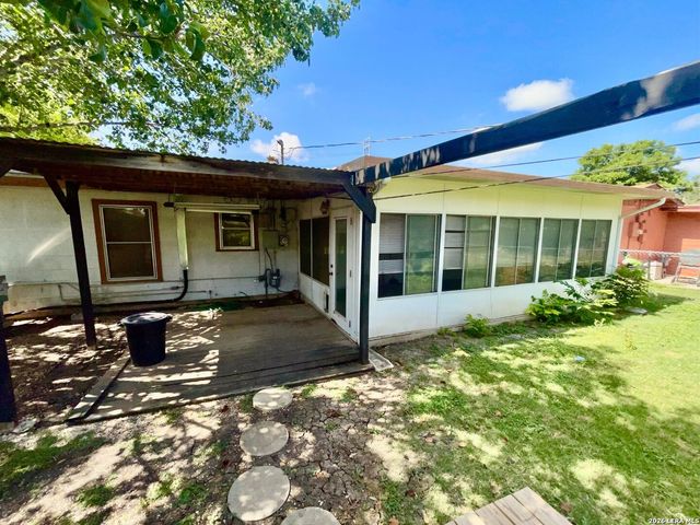 111 Edgebrook Ln, San Antonio, TX 78213