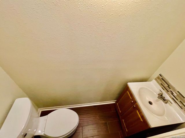 111 Edgebrook Ln, San Antonio, TX 78213