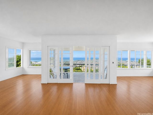 3843 Lurline Drive, Honolulu, HI 96816
