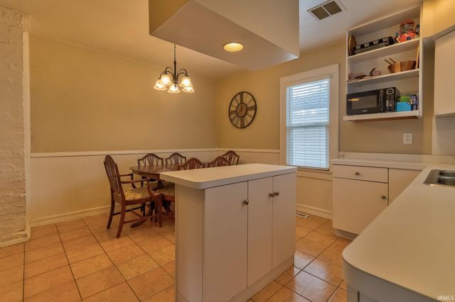 2022 E Franklin Street, Evansville, IN 47711