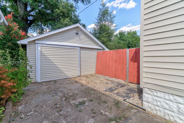 2022 E Franklin Street, Evansville, IN 47711