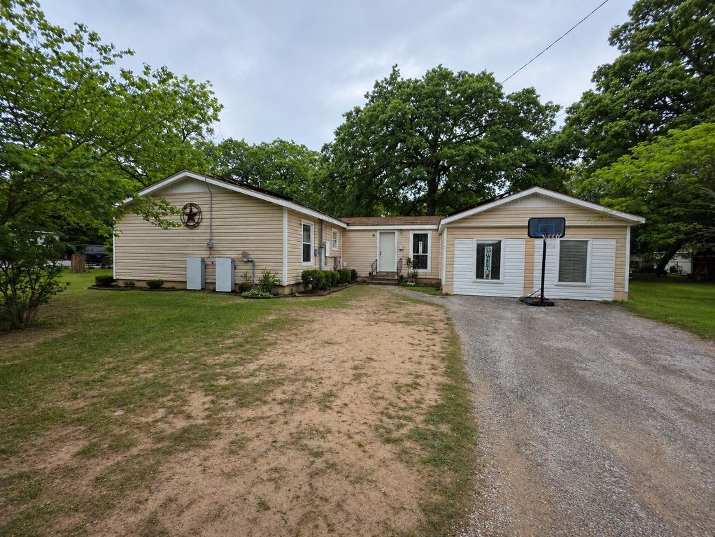 500 Pine Oak Drive, Athens, TX 75751