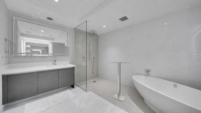 330 Sunny Isles Blvd 5-1107, Sunny Isles Beach, FL 33160