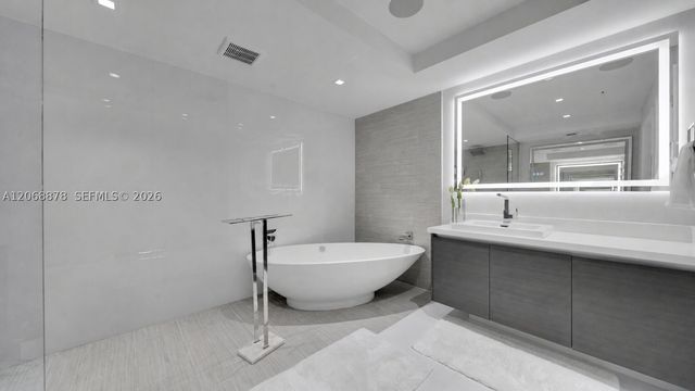 330 Sunny Isles Blvd 5-1107, Sunny Isles Beach, FL 33160