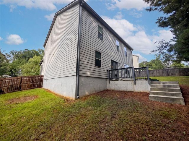 611 Dodson Lake Court, Fairburn, GA 30213