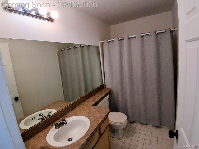 26583 Franklin Pointe Drive 153, Southfield, MI 48034
