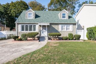 472 Emerson Street, Uniondale, NY 11553