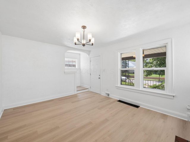 704 S Ogden Avenue, Columbus, OH 43204