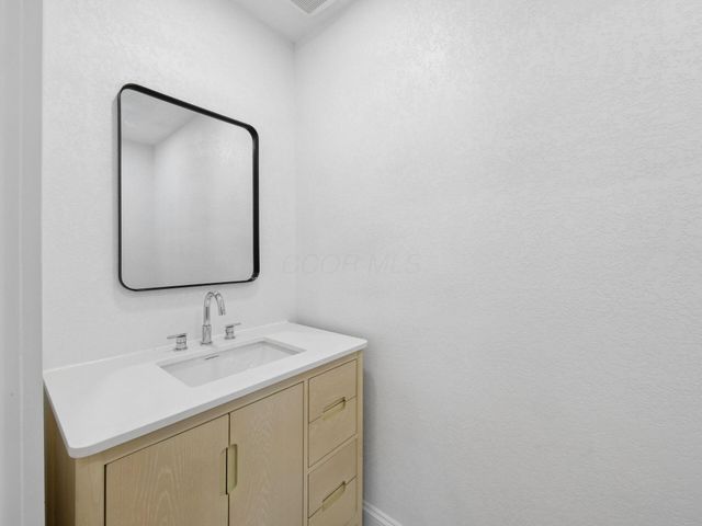 704 S Ogden Avenue, Columbus, OH 43204
