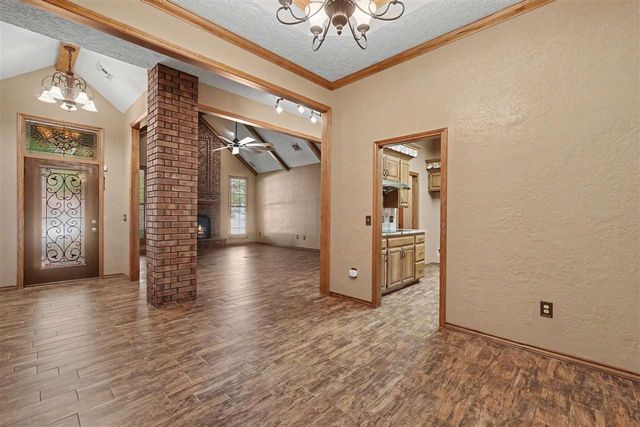 2004 NE 31st St, Lawton, OK 73507