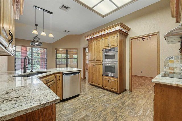2004 NE 31st St, Lawton, OK 73507