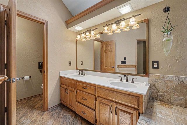 2004 NE 31st St, Lawton, OK 73507
