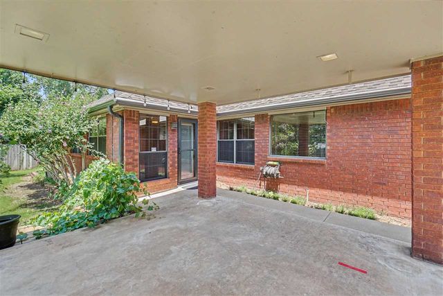 2004 NE 31st St, Lawton, OK 73507