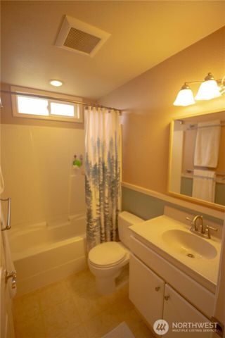 733 E 10th Street, Port Angeles, WA 98362