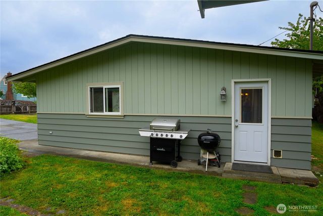 733 E 10th Street, Port Angeles, WA 98362