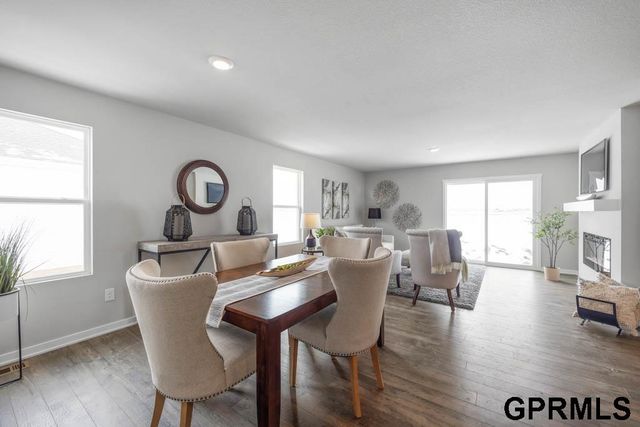 8010 N 113 Avenue, Omaha, NE 68142