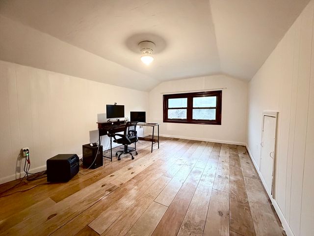 32 Hemlock St, Douglas, MA 01516