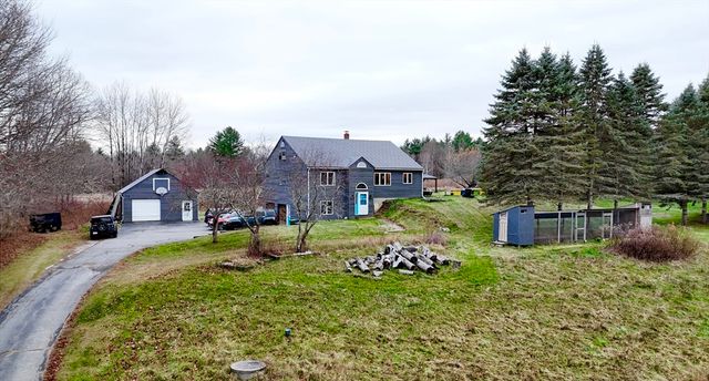 32 Hemlock St, Douglas, MA 01516