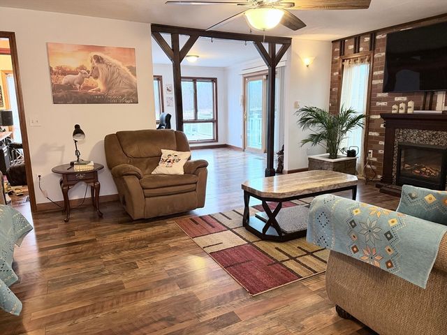 32 Hemlock St, Douglas, MA 01516