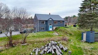 32 Hemlock St, Douglas, MA 01516