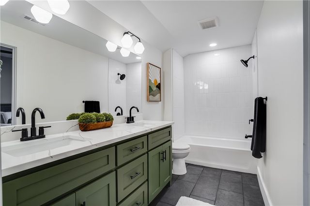 319 S College Avenue, Fayetteville, AR 72701