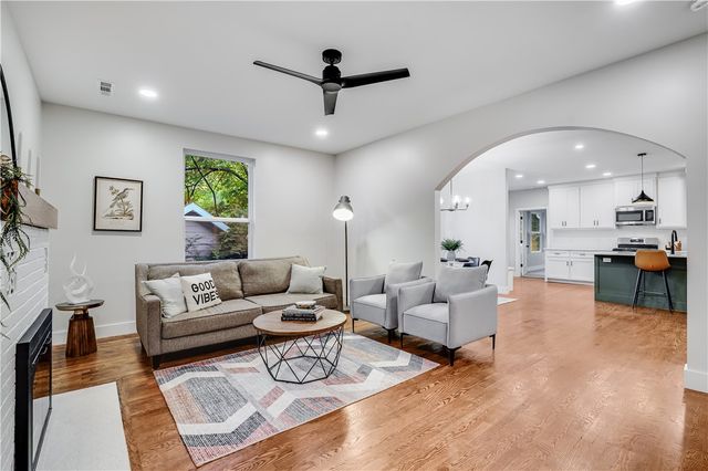 319 S College Avenue, Fayetteville, AR 72701