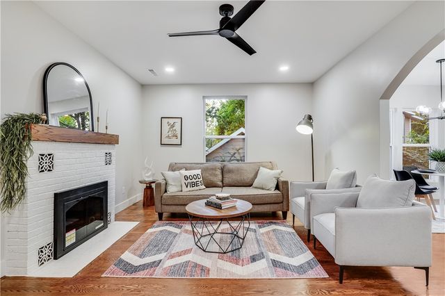 319 S College Avenue, Fayetteville, AR 72701