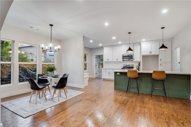 319 S College Avenue, Fayetteville, AR 72701