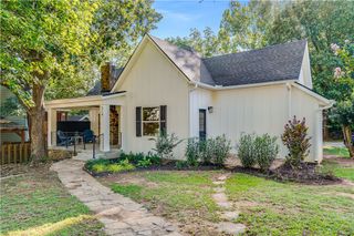 319 S College Avenue, Fayetteville, AR 72701