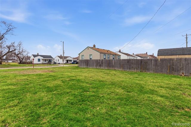 1738 Garfield Avenue, Lincoln Park, MI 48146